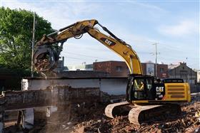 Demolition: A Caterpillar 336F loads a trailer with processed material. 